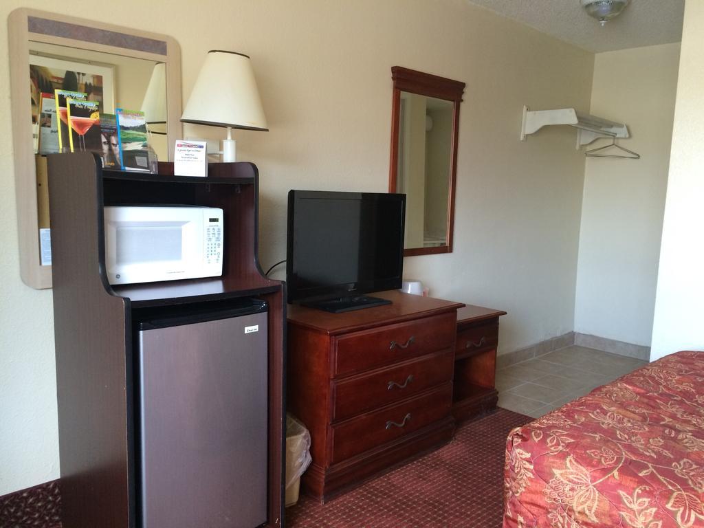 Carpet Inn Opelika Dış mekan fotoğraf