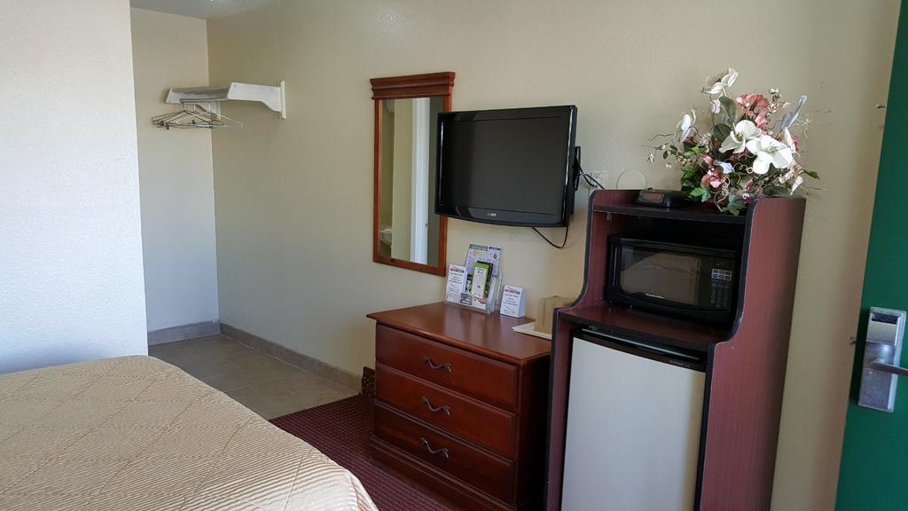 Carpet Inn Opelika Dış mekan fotoğraf
