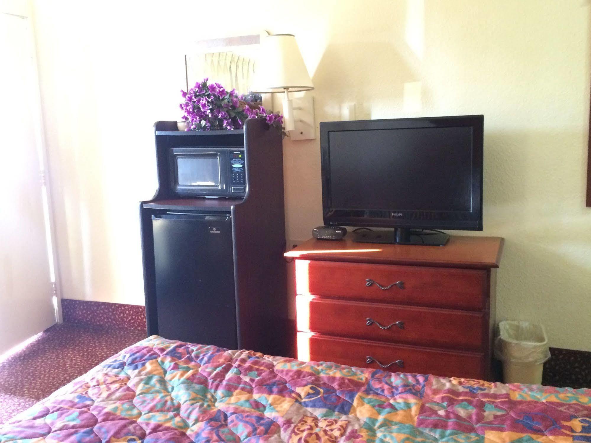 Carpet Inn Opelika Dış mekan fotoğraf