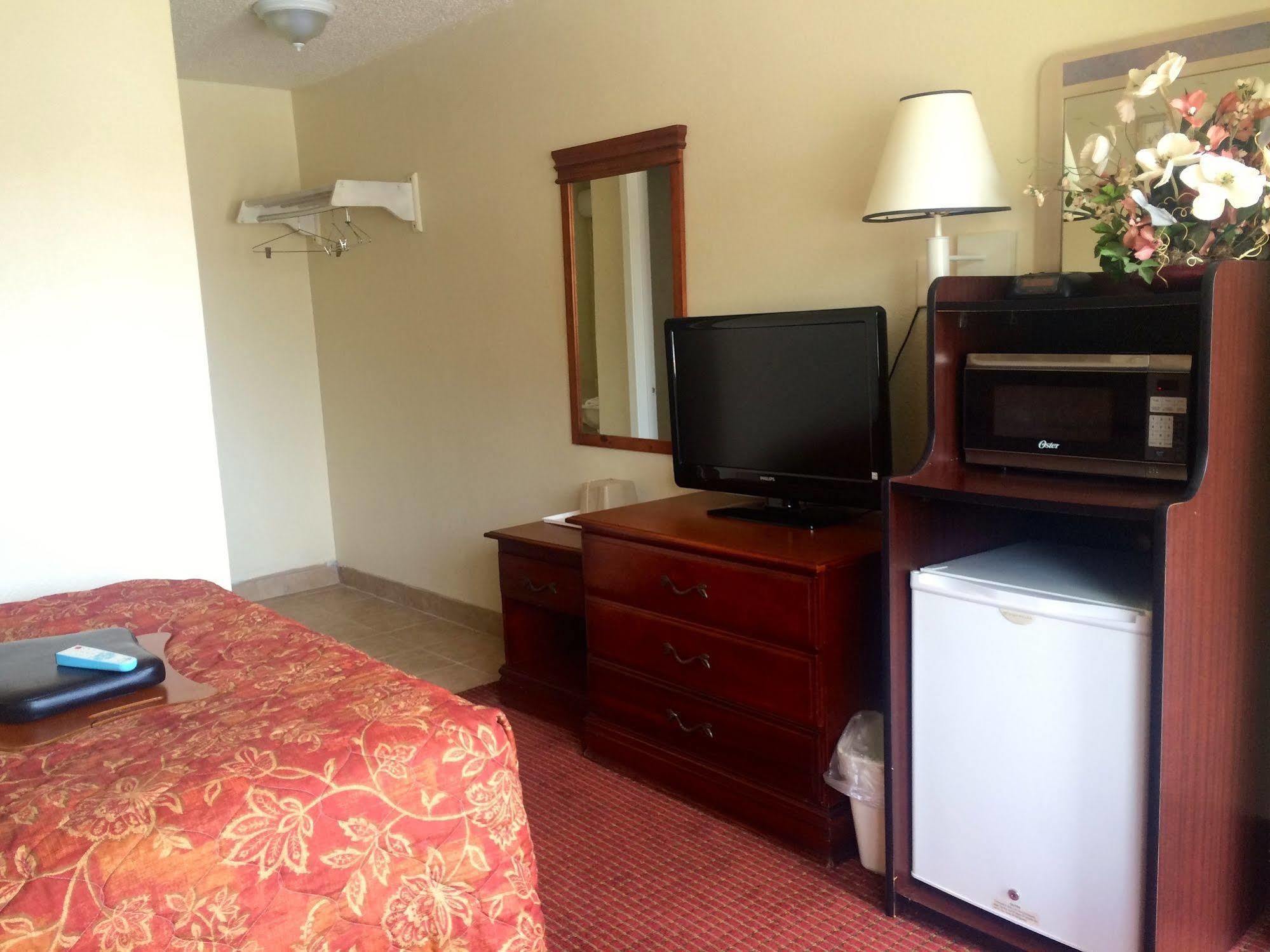 Carpet Inn Opelika Dış mekan fotoğraf
