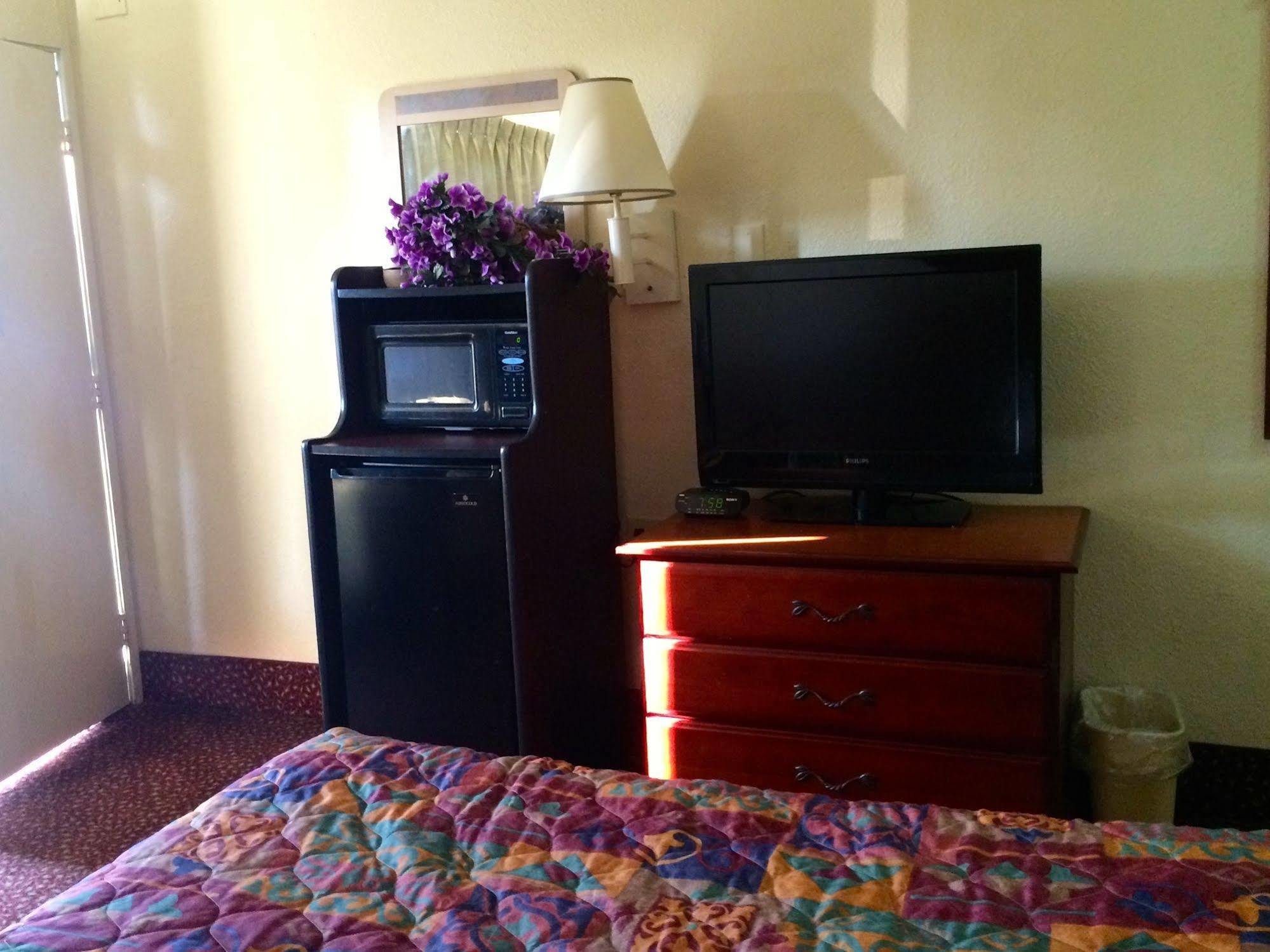 Carpet Inn Opelika Dış mekan fotoğraf